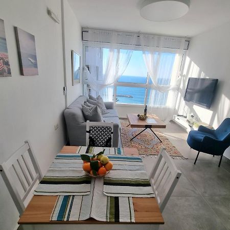 Beautiful 2-Bedroom Sea-View Apartment Netánja Kültér fotó