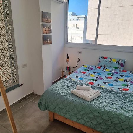 Beautiful 2-Bedroom Sea-View Apartment Netánja Kültér fotó
