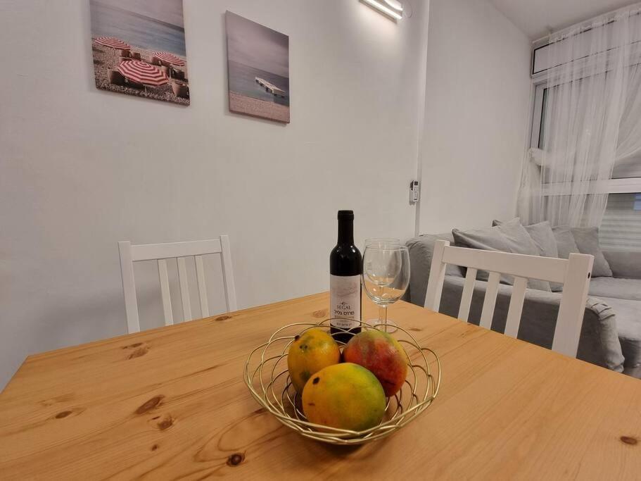 Beautiful 2-Bedroom Sea-View Apartment Netánja Kültér fotó