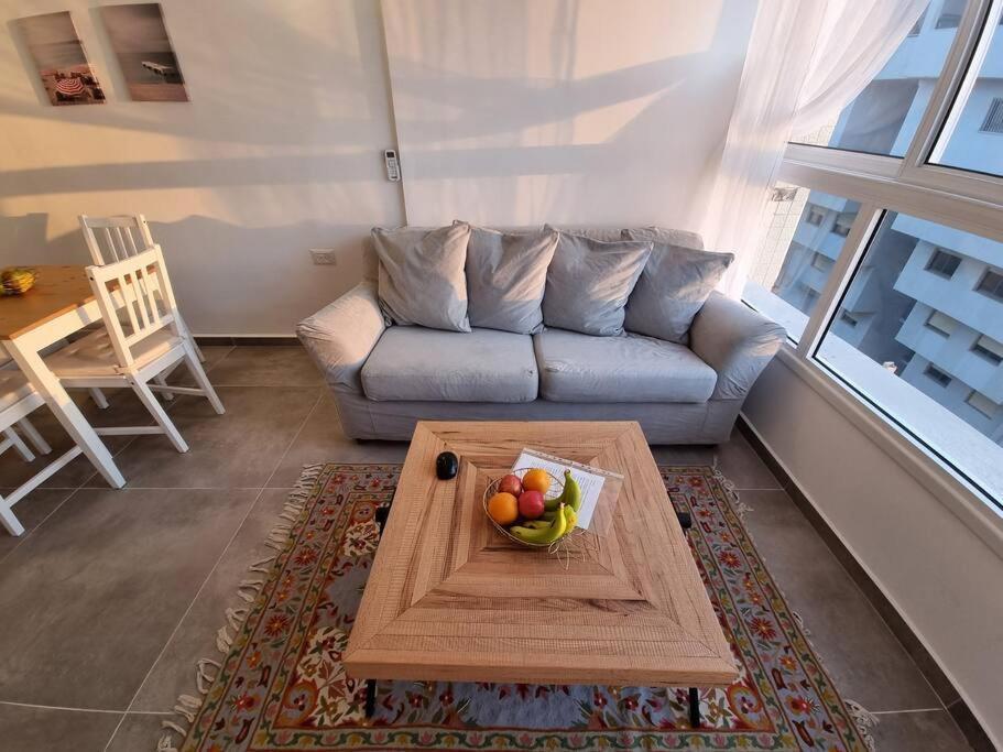 Beautiful 2-Bedroom Sea-View Apartment Netánja Kültér fotó