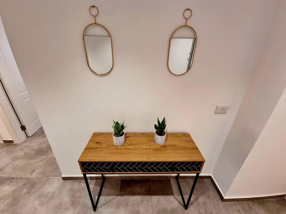 Beautiful 2-Bedroom Sea-View Apartment Netánja Kültér fotó