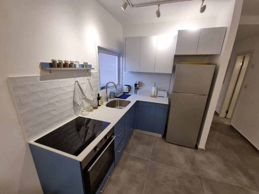 Beautiful 2-Bedroom Sea-View Apartment Netánja Kültér fotó