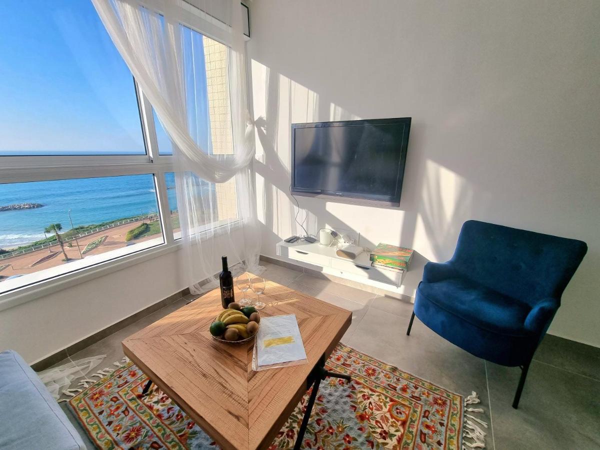 Beautiful 2-Bedroom Sea-View Apartment Netánja Kültér fotó