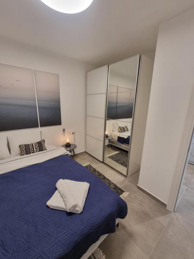 Beautiful 2-Bedroom Sea-View Apartment Netánja Kültér fotó